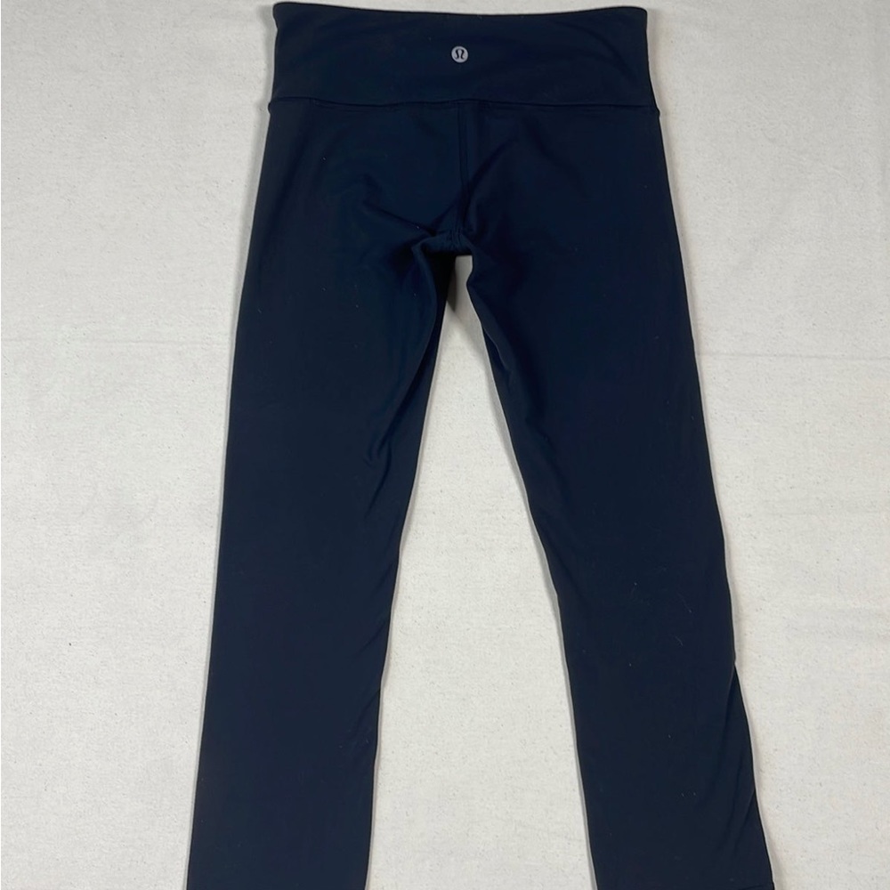 Lululemon Athletica Sz4 Black 21' crop legging SMALL HOLE - Picture 5 of 12